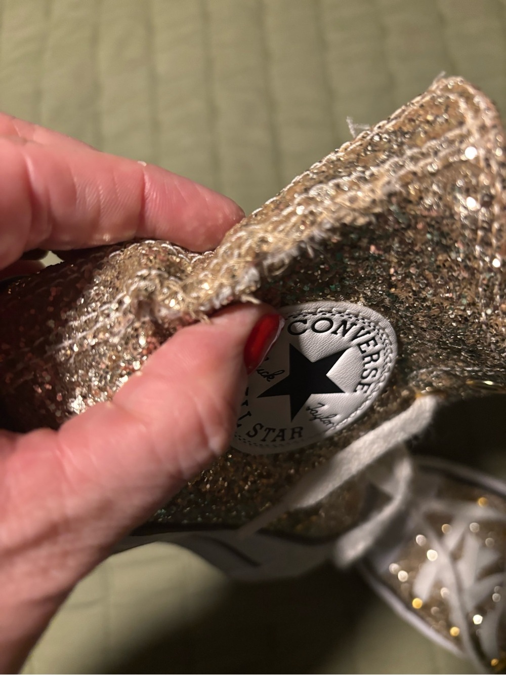 Women’s glitter Converse super cute: slight tear in heel of material sewn - Picture 6 of 6